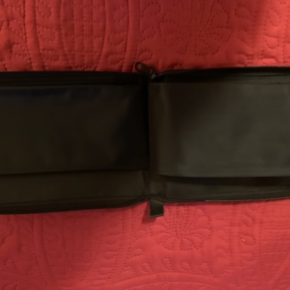 Mercedes BLACK LEATHER  owners manual logo car case EXCELLENT COND. - Picture 9 of 9